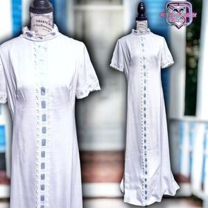 Vintage 70s Cottagecore Boho White Lace Ribbon High Collar Dress, Medium